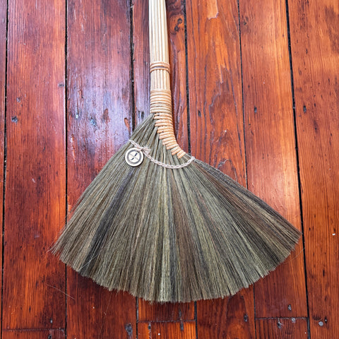 Jhoi Broom - Bold Edition (Chổi Mây Cách Điệu)